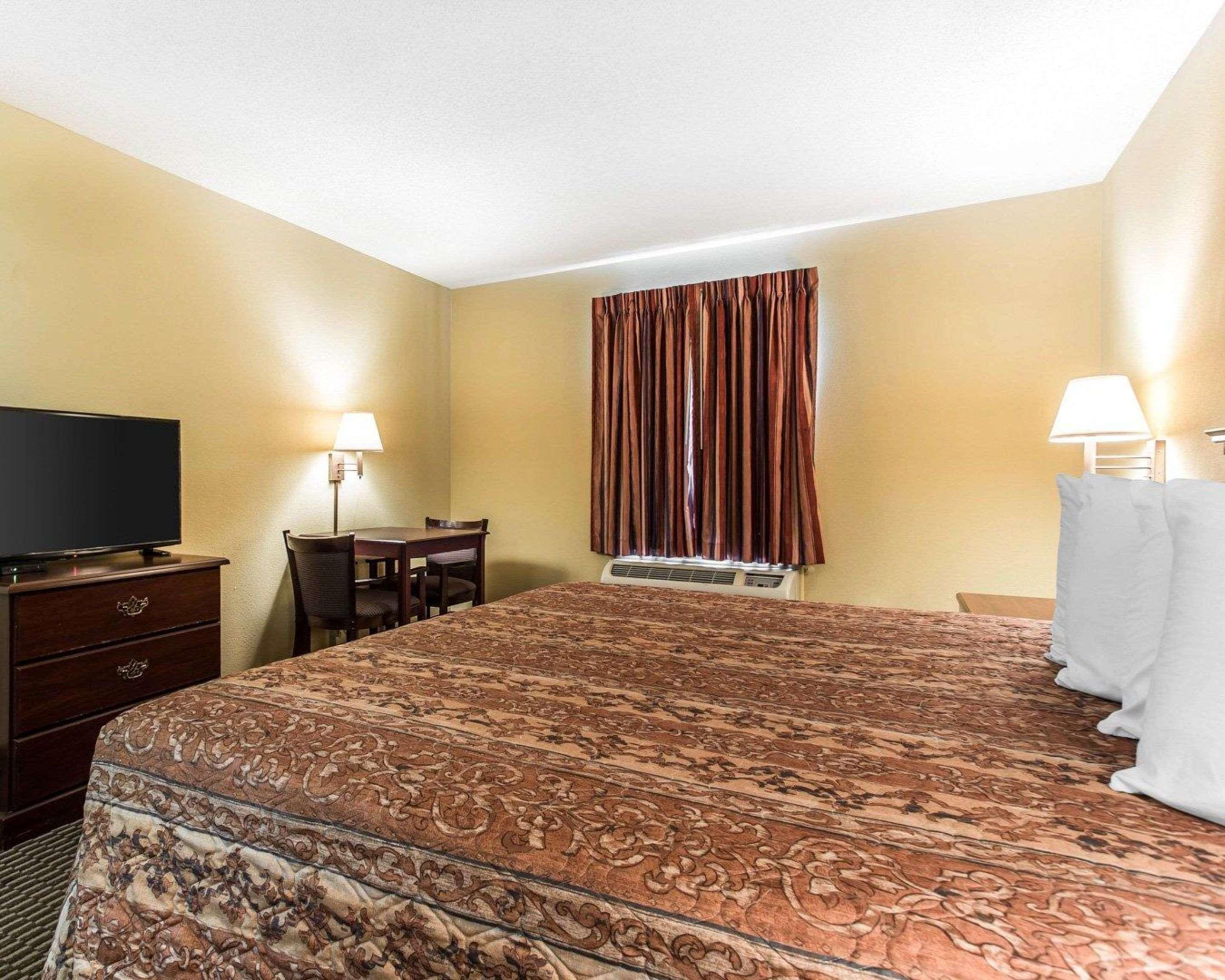 Rodeway Inn Forest Park Kültér fotó